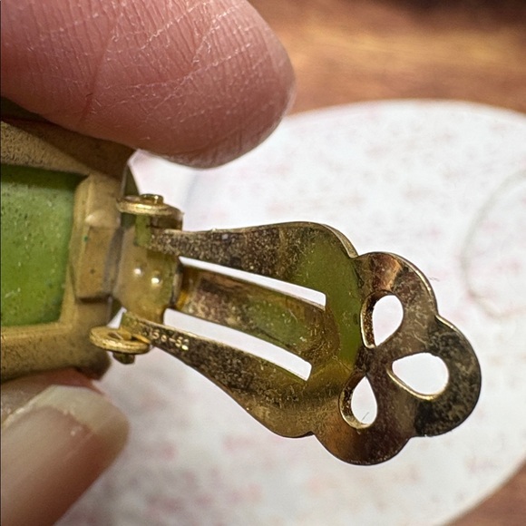Vintage Whiting & Davis Green (Jade) & Gold clip on’s - Picture 4 of 5